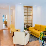 Cozy Paris Flat Near Saint-Germain & Luxembourg Gardens